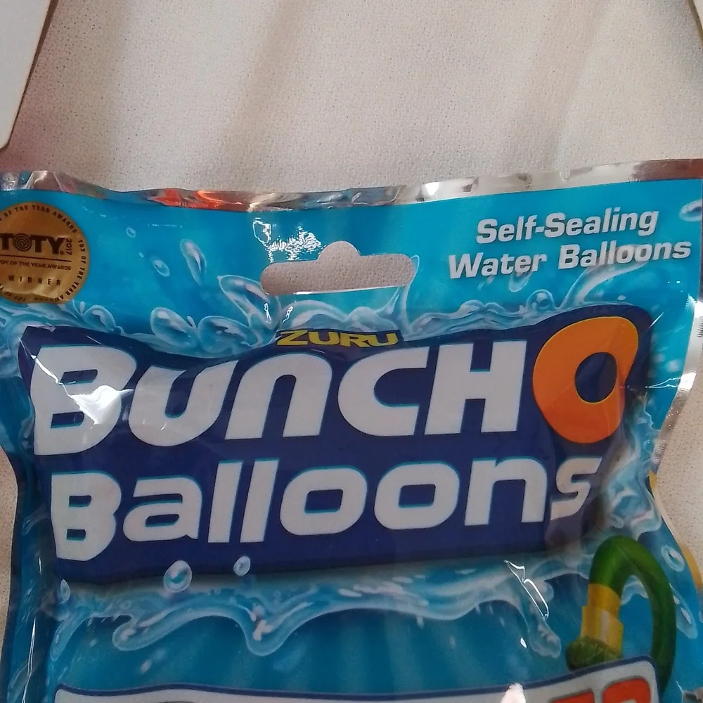 EcoPure plastic eggs and zuru bunch of balloons water balloons set